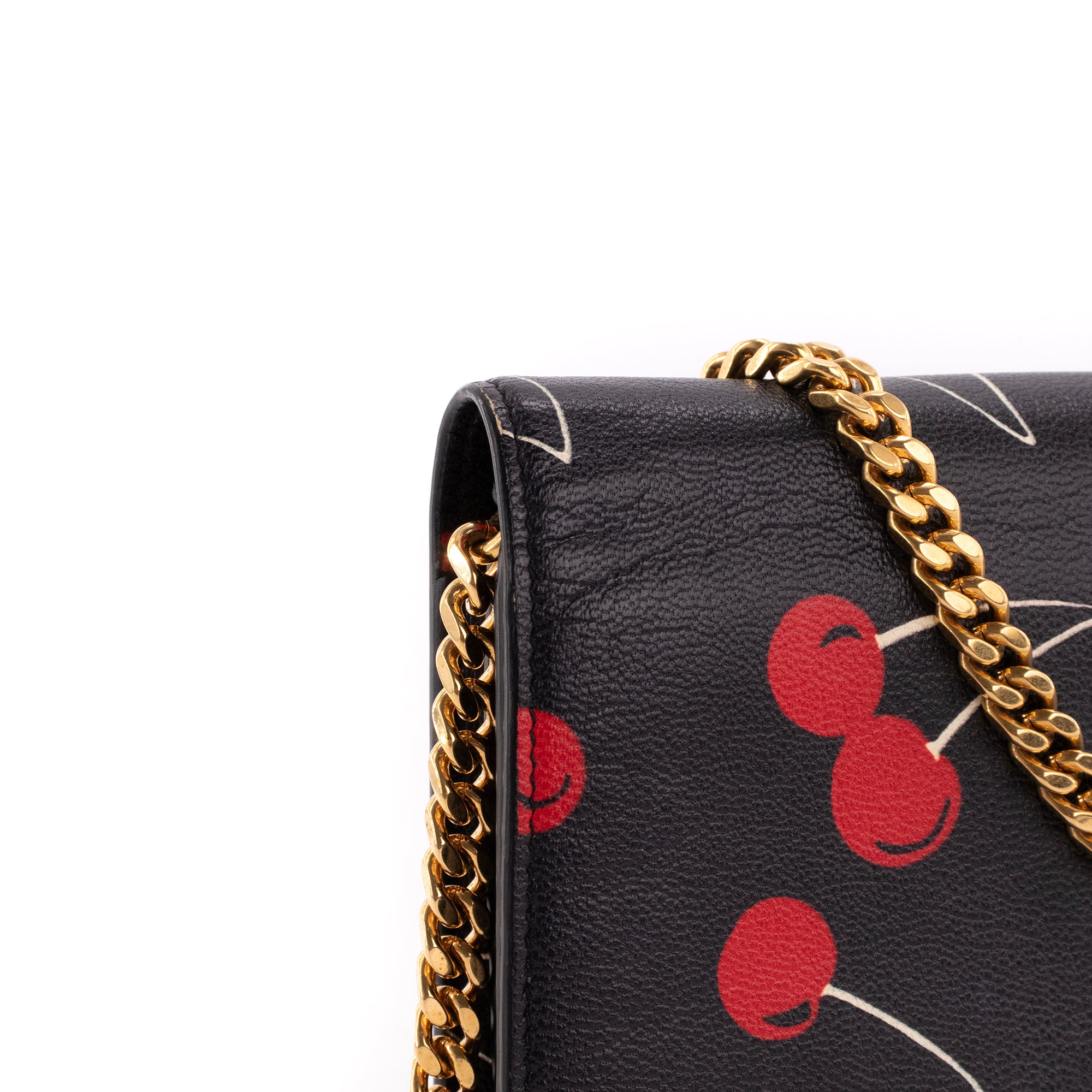 SAINT LAURENT - Sac à bandoulière Wallet On Chain Saint Laurent en cuir grainé noir imprimé cerises