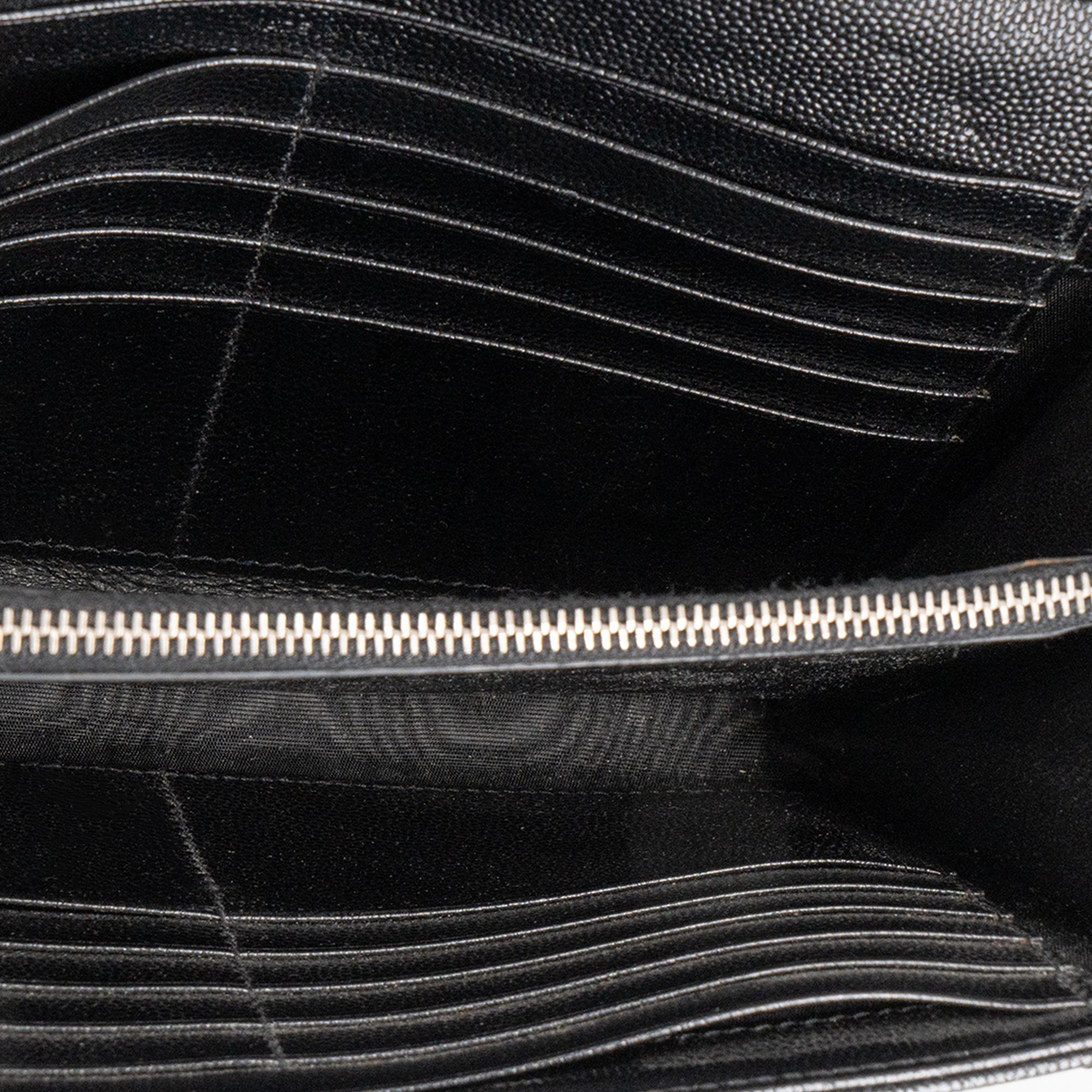 SAINT LAURENT - Sac à bandoulière Cassandre Saint Laurent en cuir grainé noir