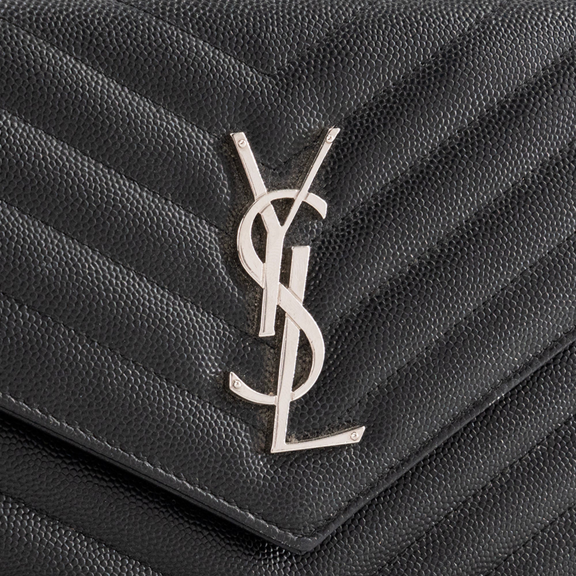 SAINT LAURENT - Sac à bandoulière Cassandre Saint Laurent en cuir grainé noir