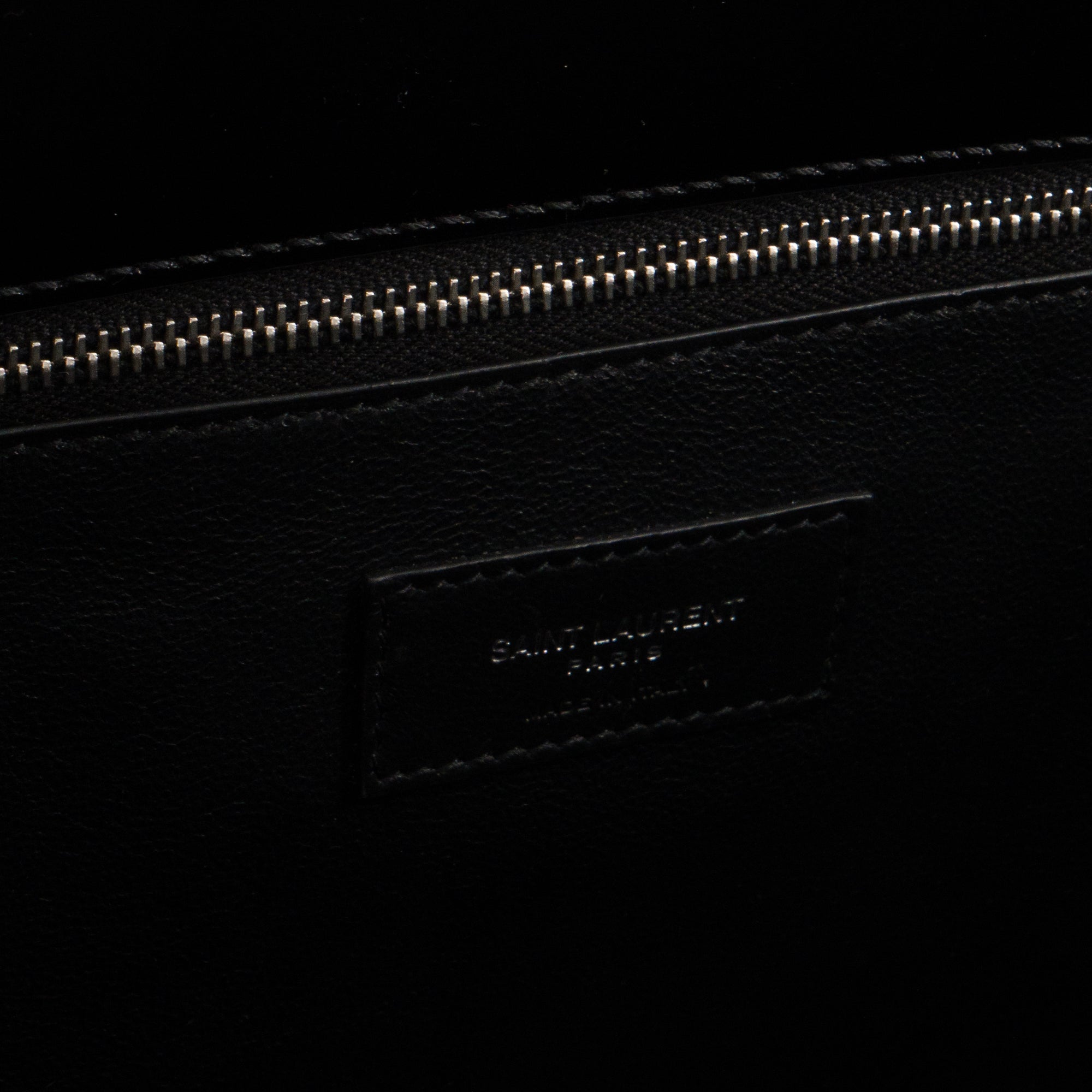 SAINT LAURENT - Sac Cabas Manhattan GM Saint Laurent en cuir glacé noir