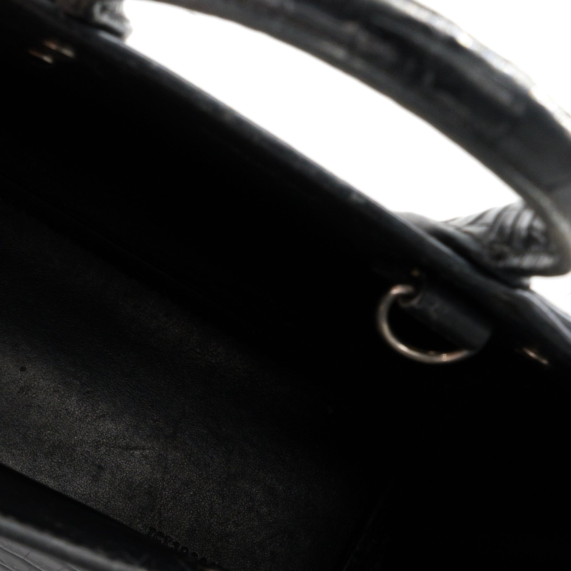 SAINT LAURENT - Sac de Jour nano Saint Laurent en cuir embossé croco noir