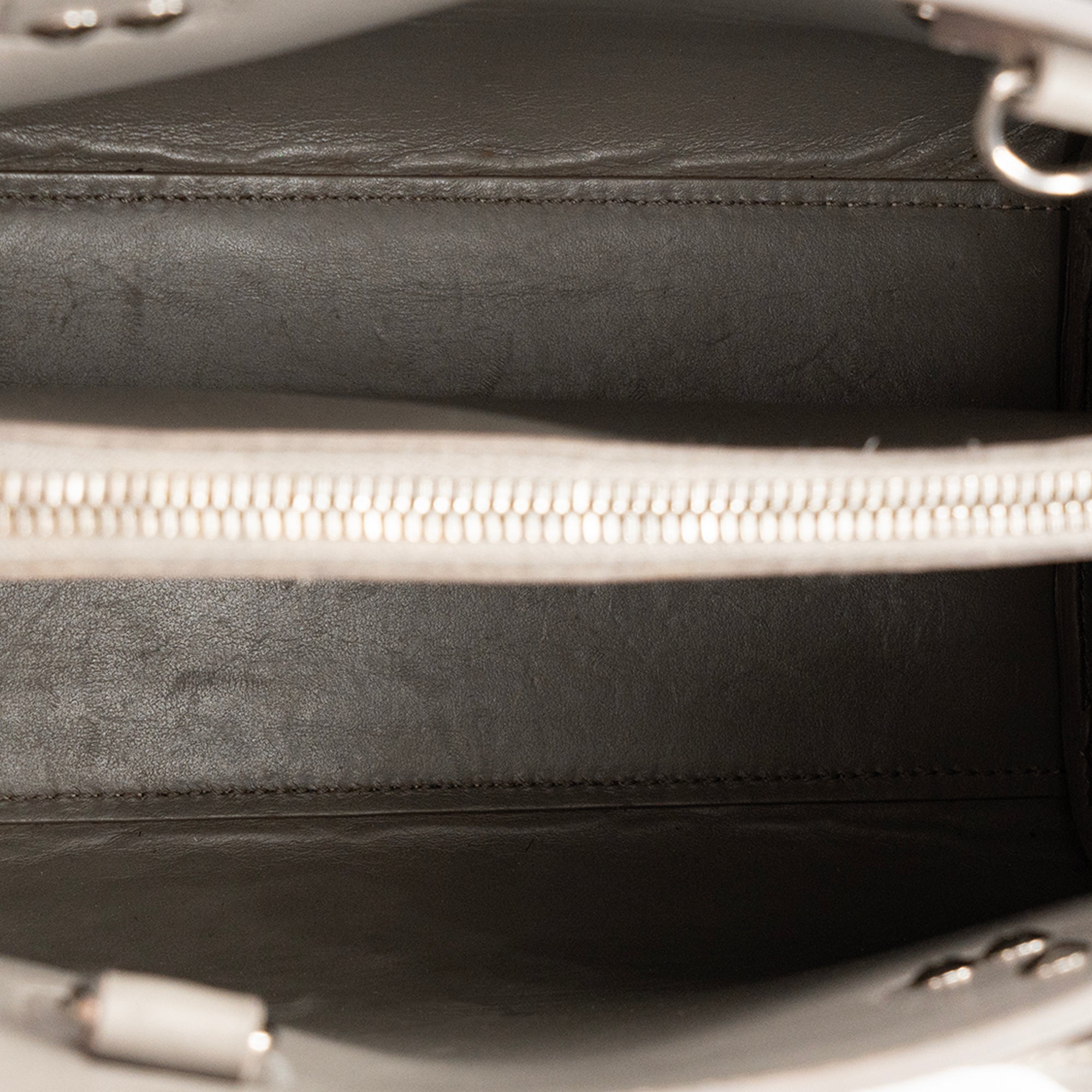 SAINT LAURENT - Sac de jour Baby Saint Laurent en cuir grainé gris
