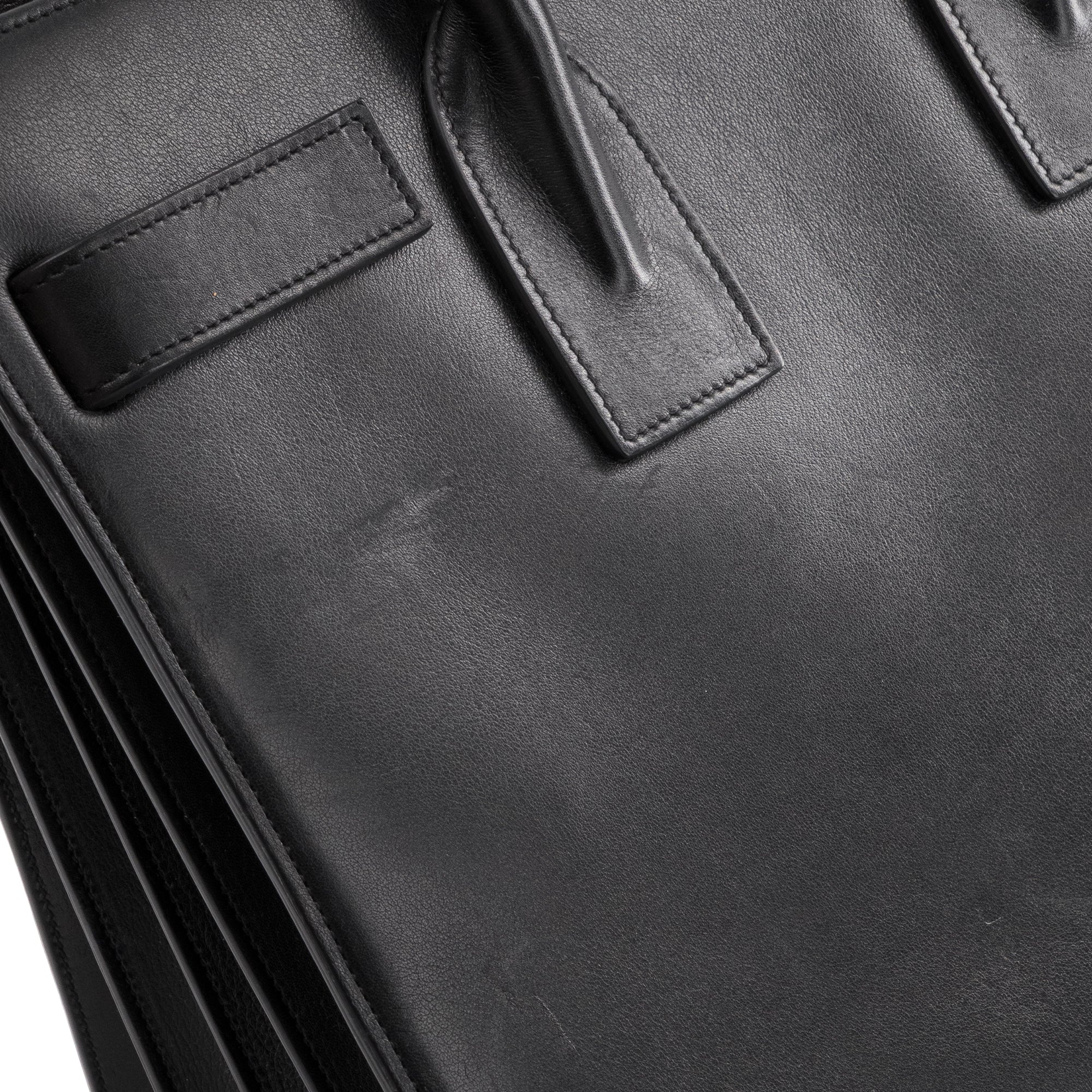 SAINT LAURENT - Sac de Jour Small Saint Laurent en cuir lisse noir