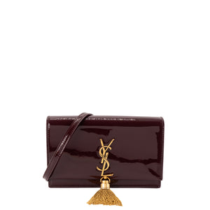 SAINT LAURENT - Sac à bandoulière Kate Pompon Saint Laurent en cuir verni bordeaux