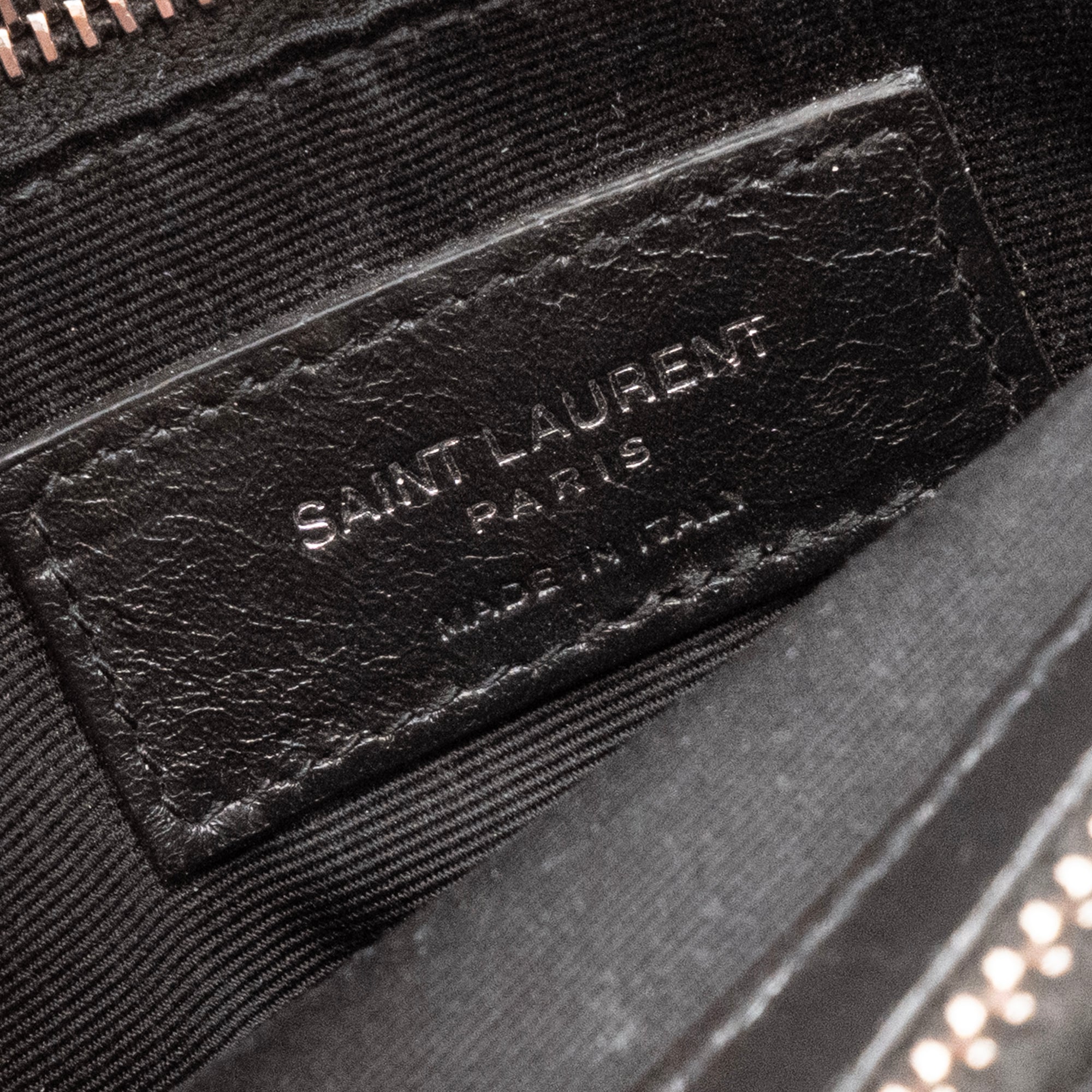 SAINT LAURENT - Sac à bandoulière Loulou Medium Saint Laurent en cuir noir