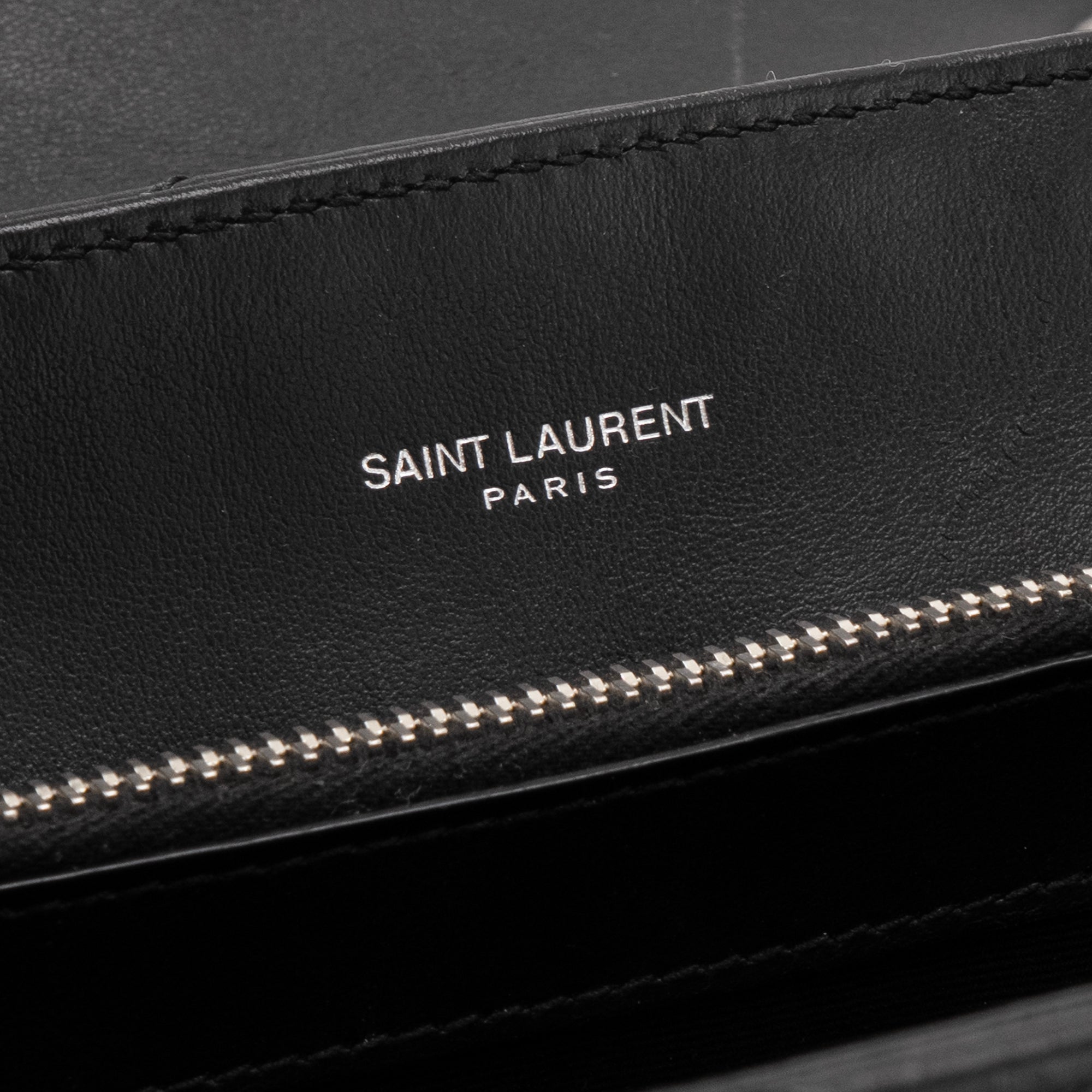 SAINT LAURENT - Sac à bandoulière Loulou Medium Saint Laurent en cuir noir