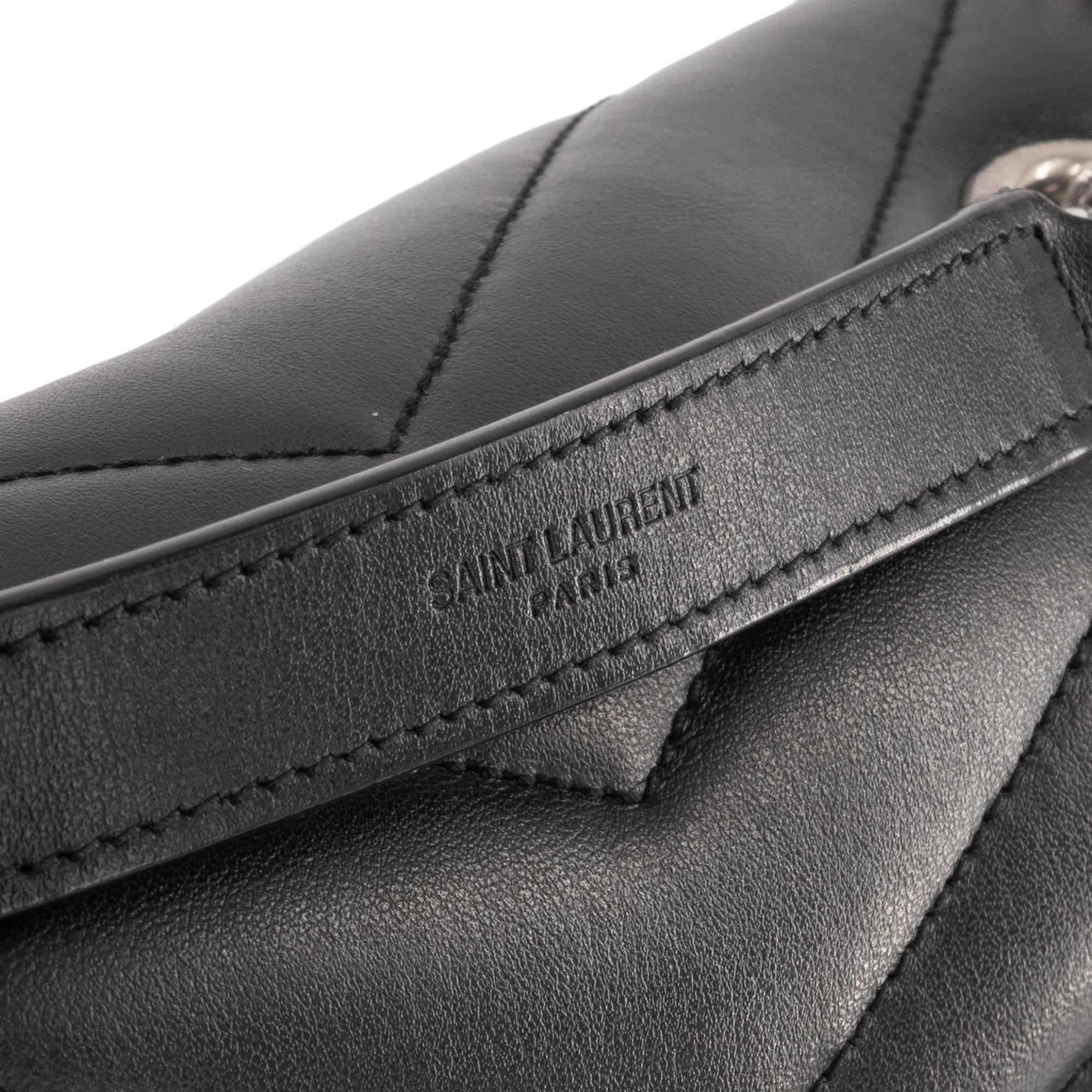 SAINT LAURENT - Sac à bandoulière Loulou Medium Saint Laurent en cuir noir