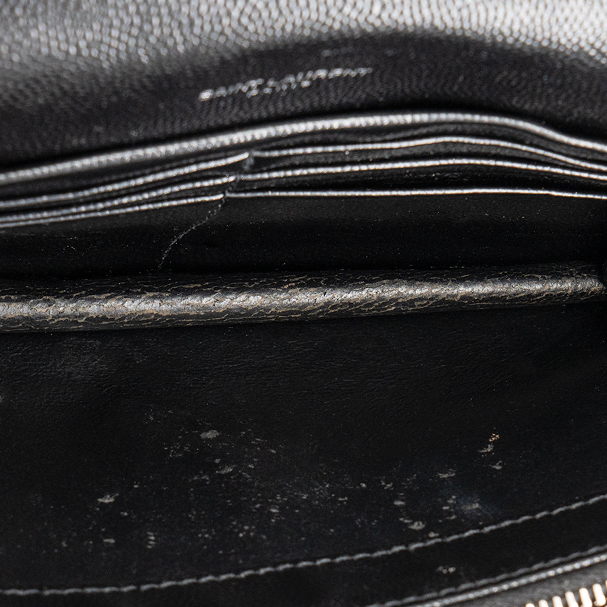 SAINT LAURENT - Sac à bandoulière Enveloppe Chain Wallet Cassandre Saint Laurent en cuir grainé noir