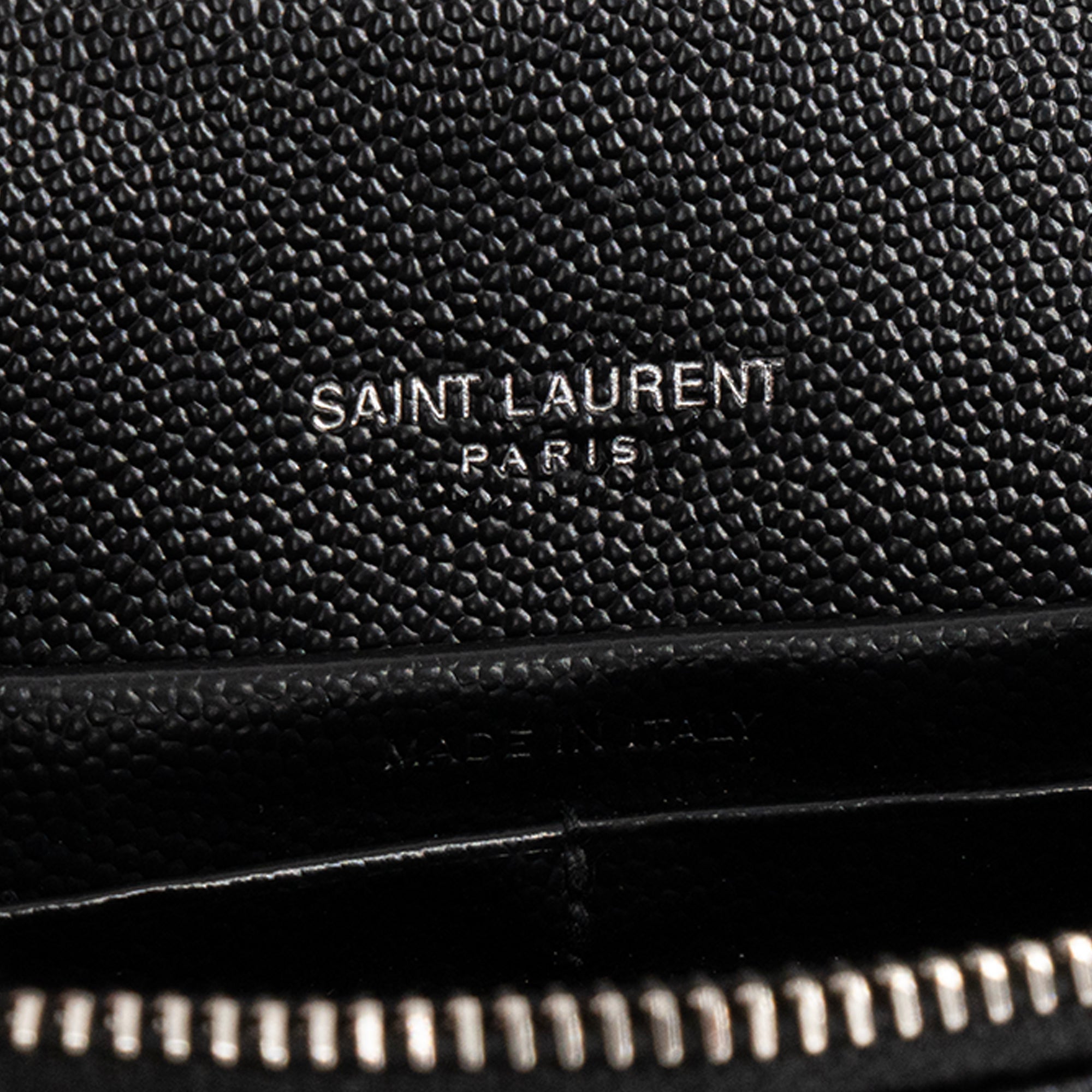 SAINT LAURENT - Sac à bandoulière Enveloppe Chain Wallet Cassandre Saint Laurent en cuir grainé noir