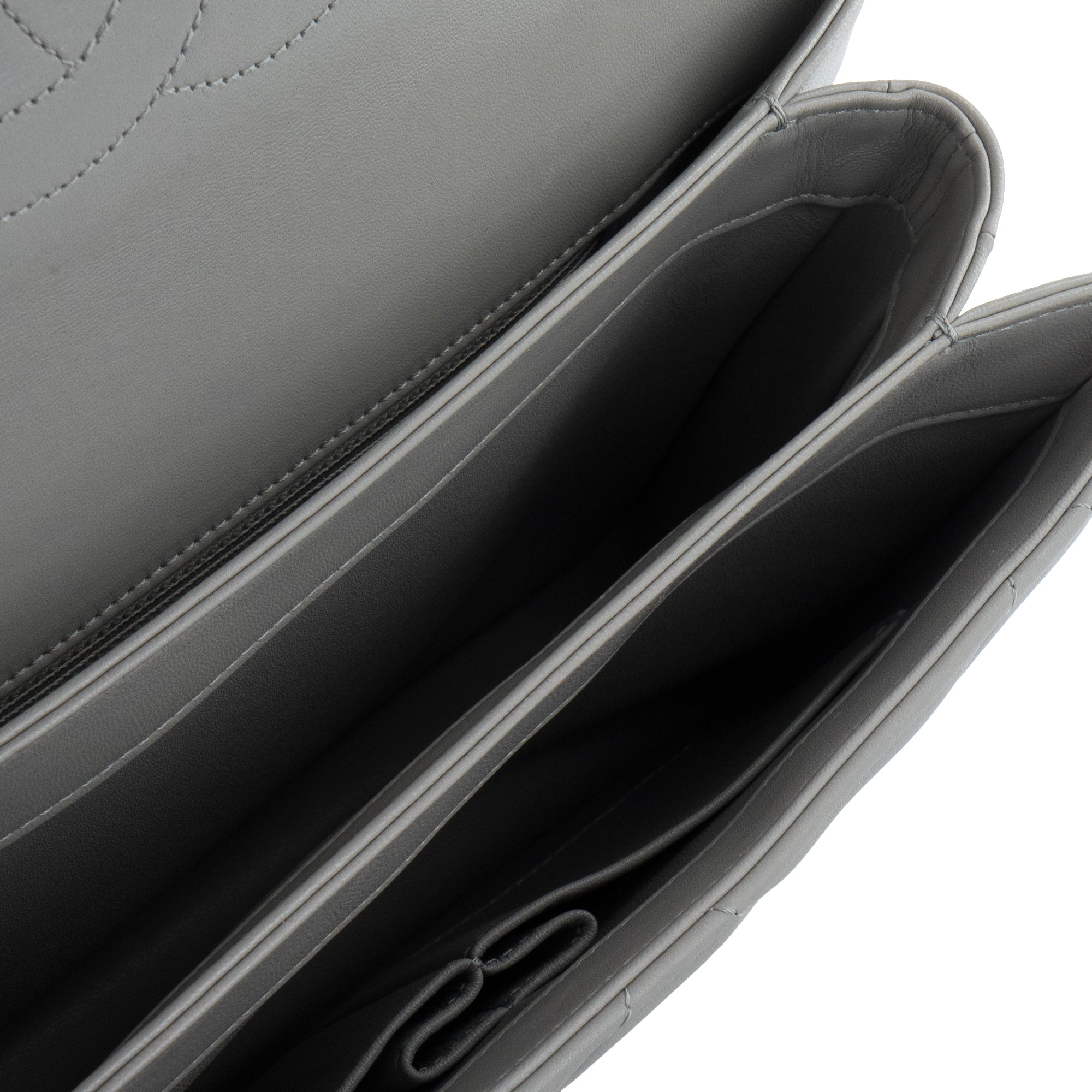 CHANEL - Sac à épaule Trendy CC Chanel en cuir lisse gris