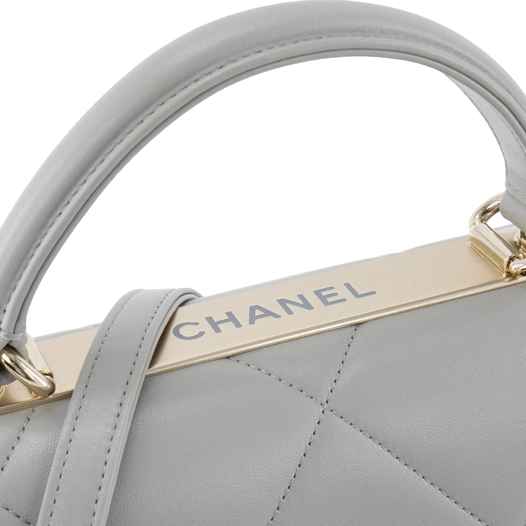 CHANEL - Sac à épaule Trendy CC Chanel en cuir lisse gris