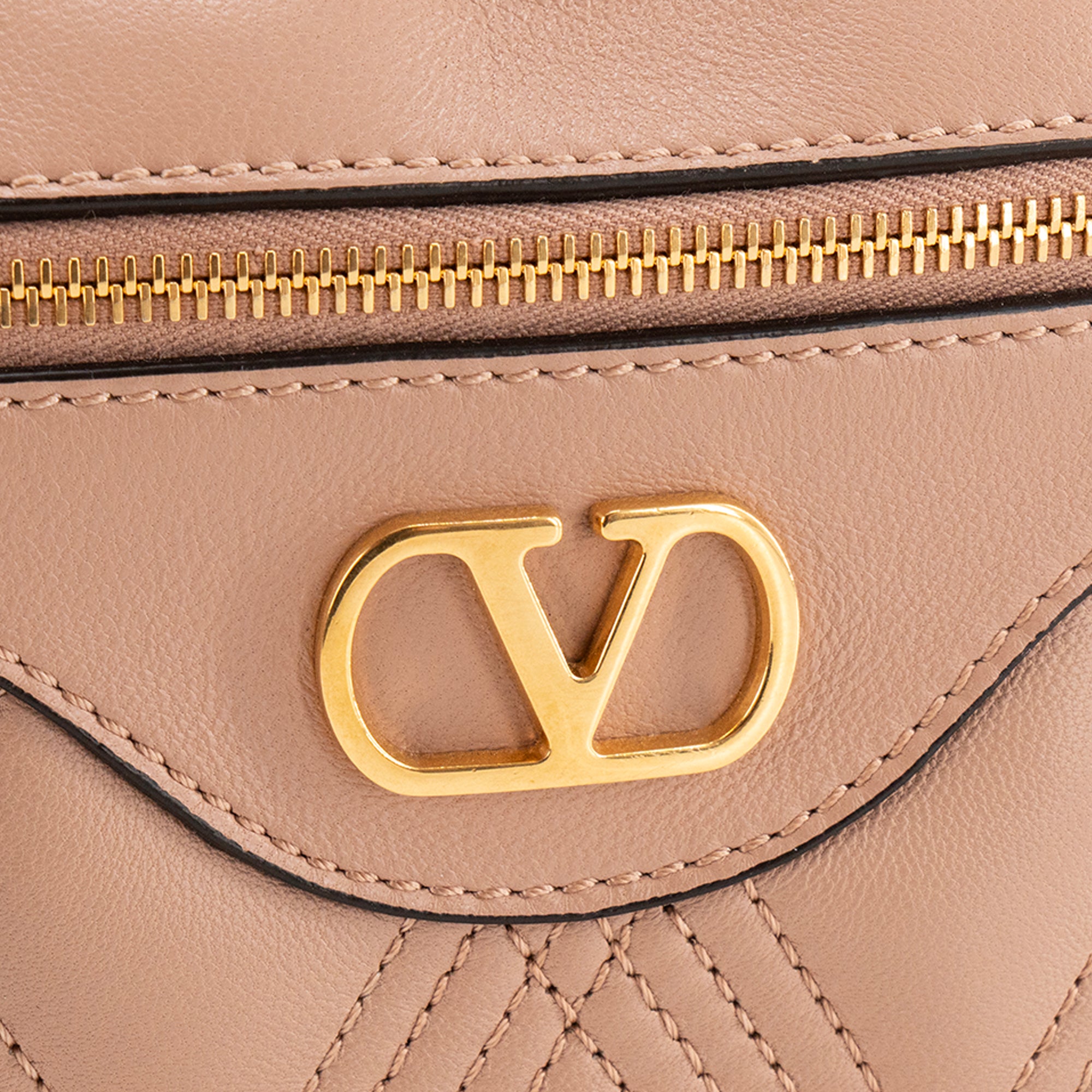VALENTINO - Sac à bandoulière Quiltie 76 Valentino en cuir lisse rose