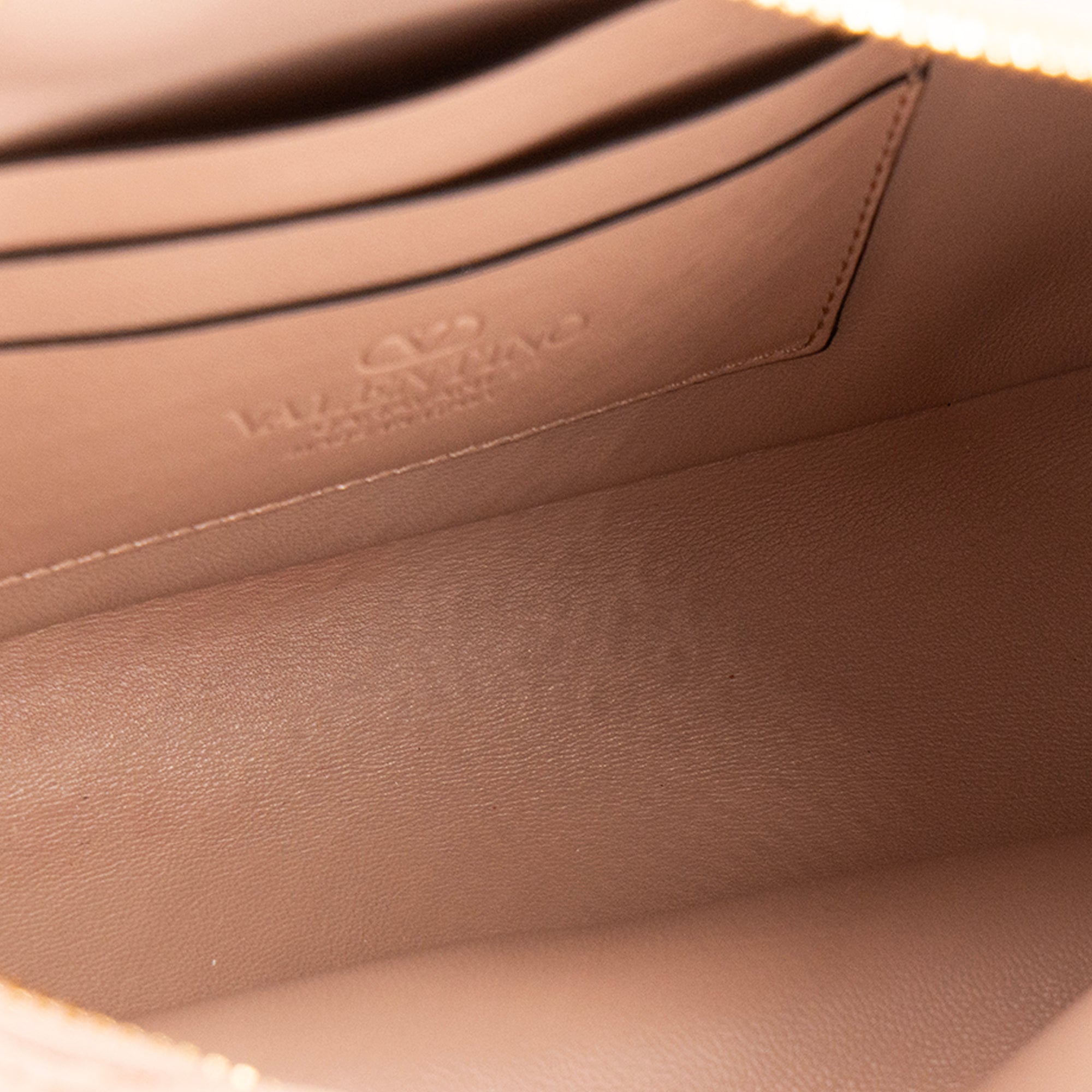 VALENTINO - Sac à bandoulière Quiltie 76 Valentino en cuir lisse rose