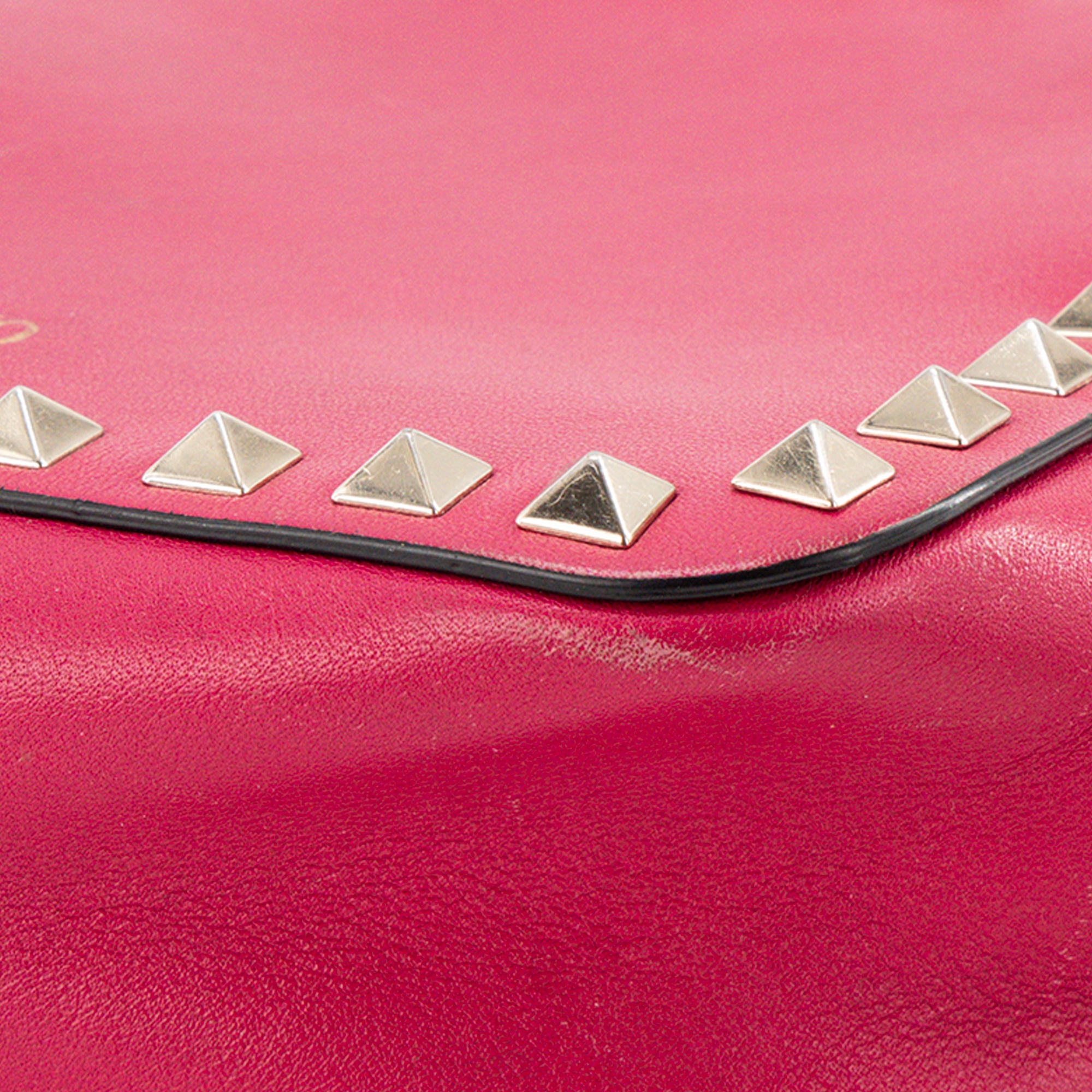 VALENTINO - Sac à bandoulière Rockstud Small Valentino en cuir lisse rose fuchsia