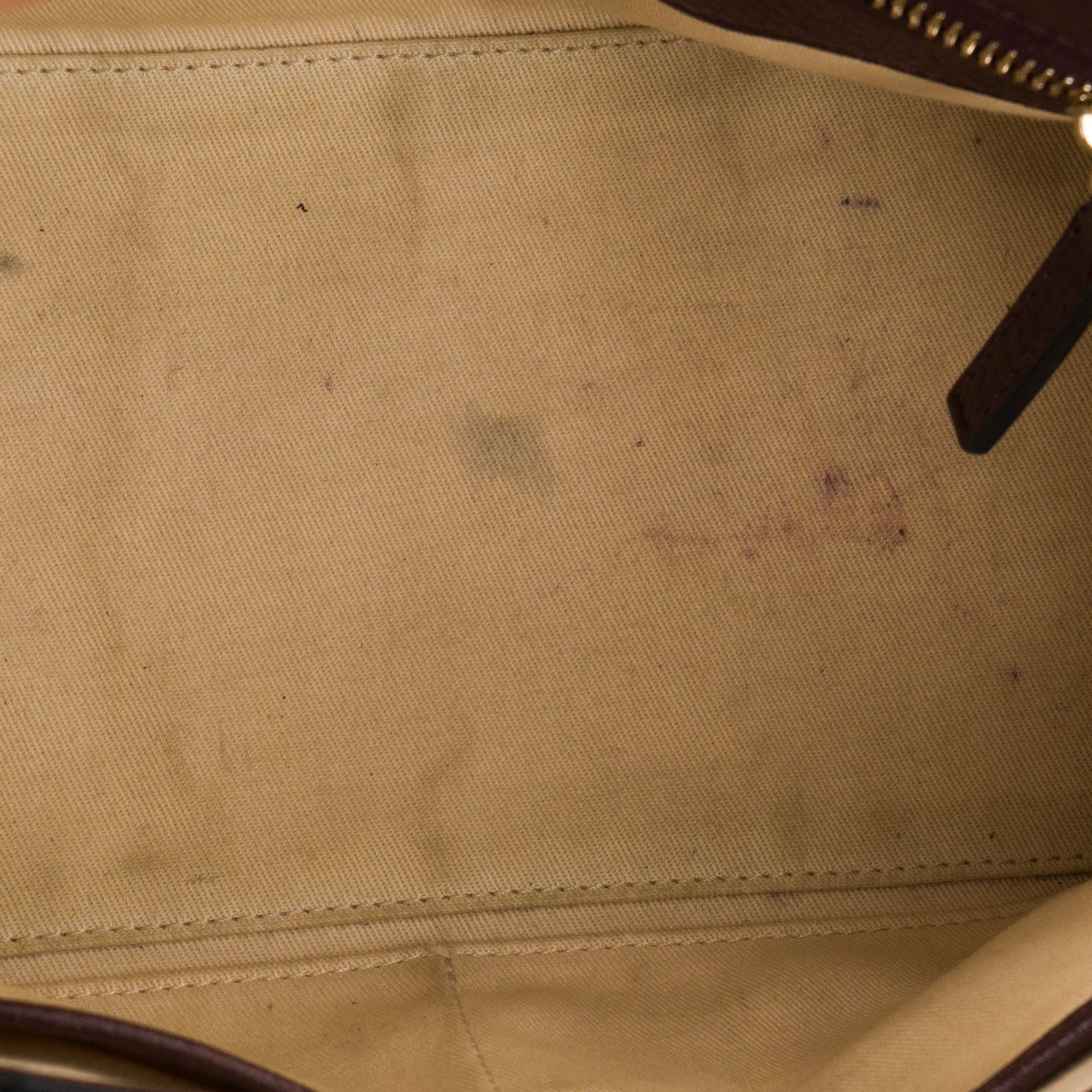 VALENTINO - Sac à bandoulière Rockstud Valentino en cuir grainé violet et studs champagnes