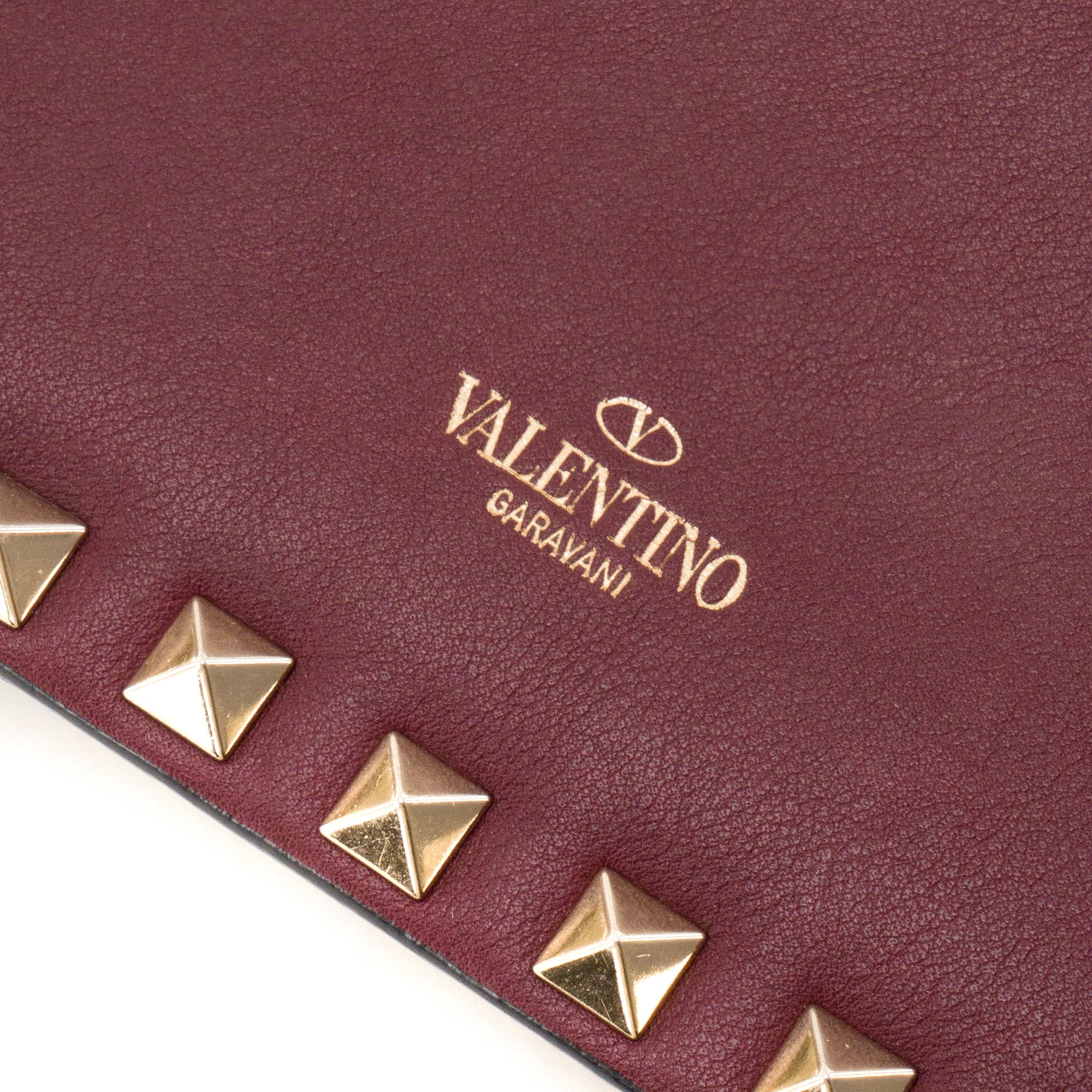 VALENTINO - Sac à bandoulière Rockstud Valentino en cuir lisse bordeaux
