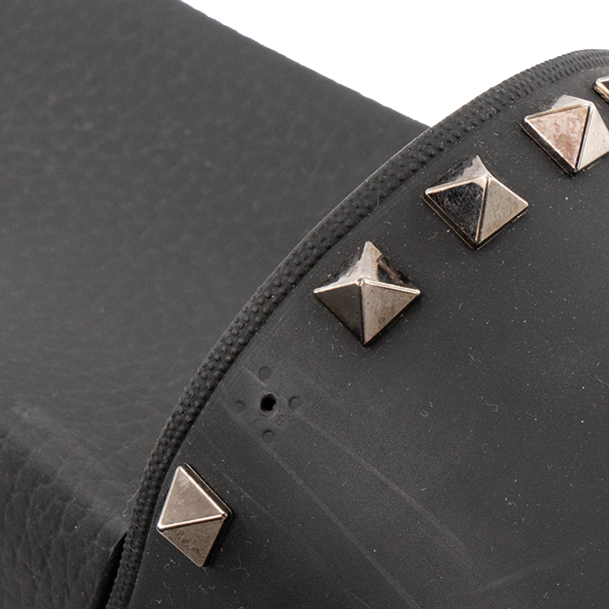 VALENTINO - Sandales Rockstud Valentino en caoutchouc et studs noir (T38)