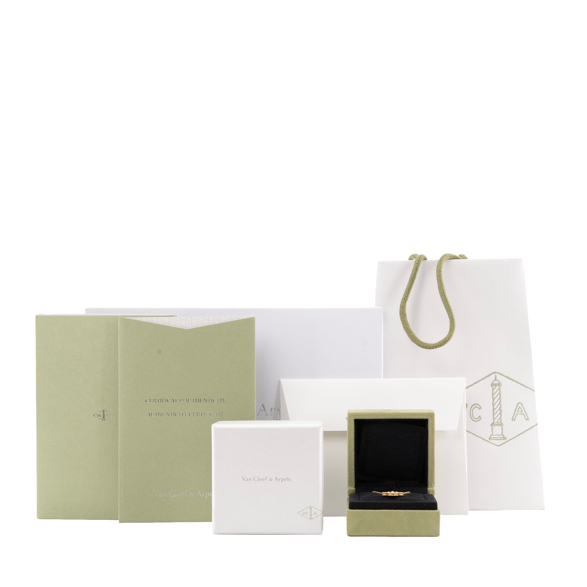 VAN CLEEF & ARPELS - Pendentif Magic Alhambra Van Cleef & Arpels en or guilloché