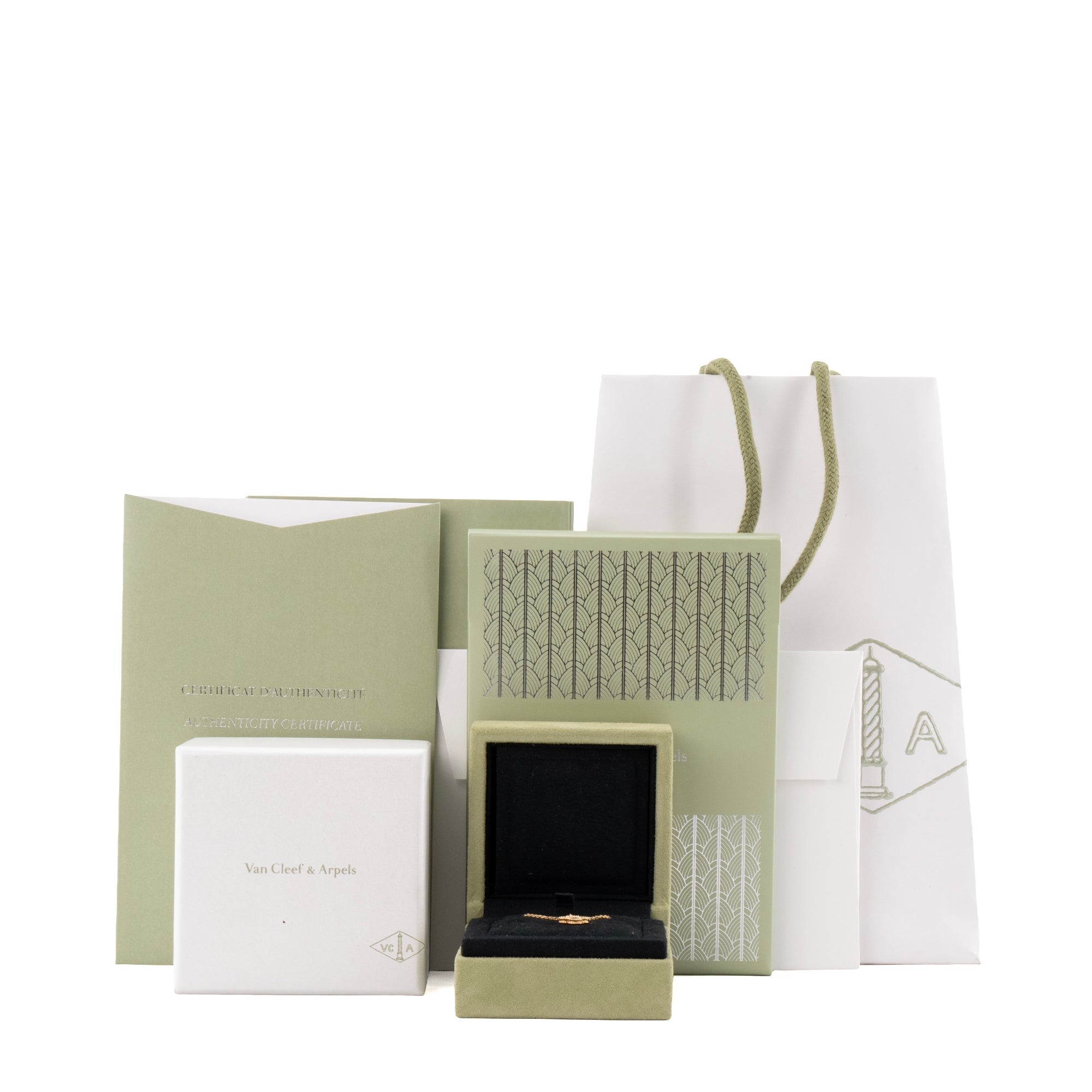 VAN CLEEF & ARPELS - Pendentif Sweet Alhambra Van Cleef & Arpels en or jaune et nacre