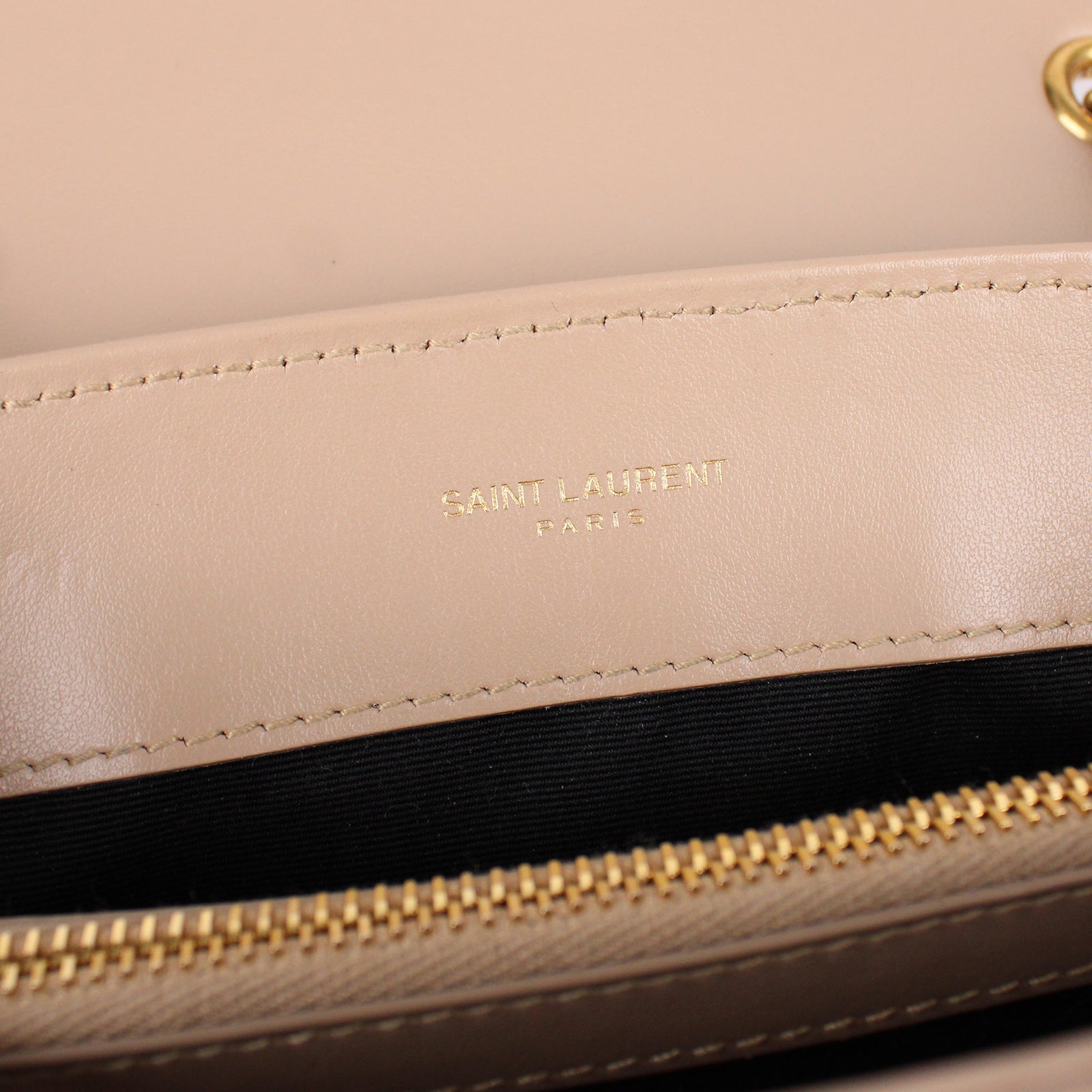 SAINT LAURENT - Loulou small en cuir matelassé beige