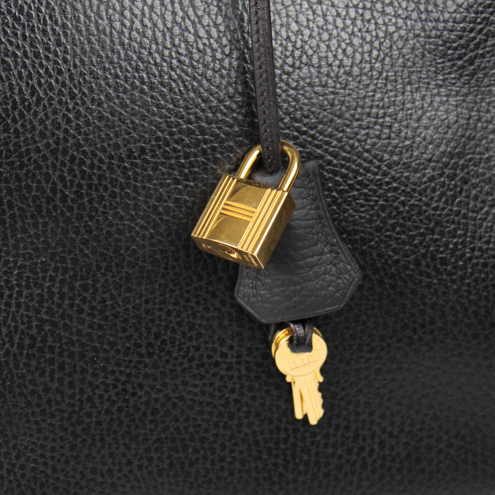 HERMÈS - Birkin 40 in black togo leather 
