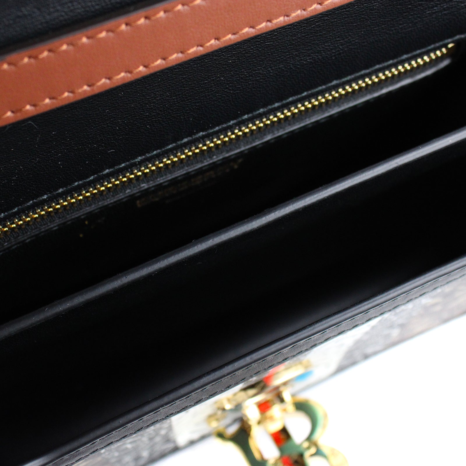 BURBERRY - Leather TB bag