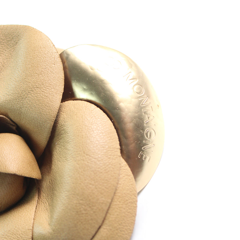 Broche Fleur de Camélia marron