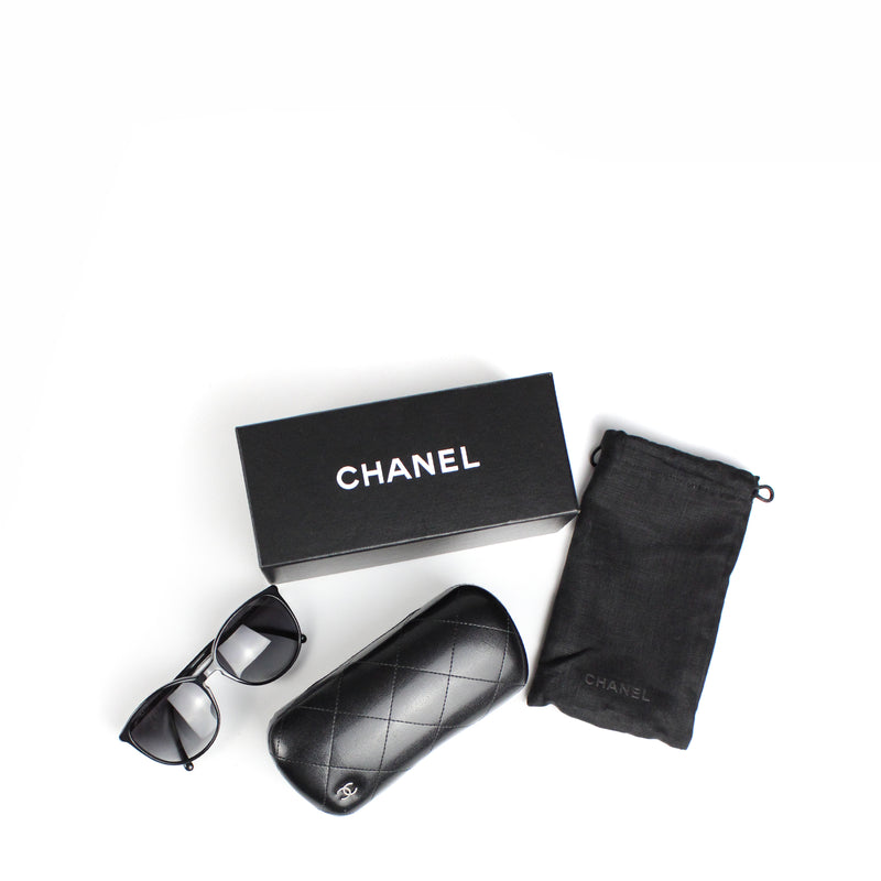 CHANEL - Lunettes de soleil