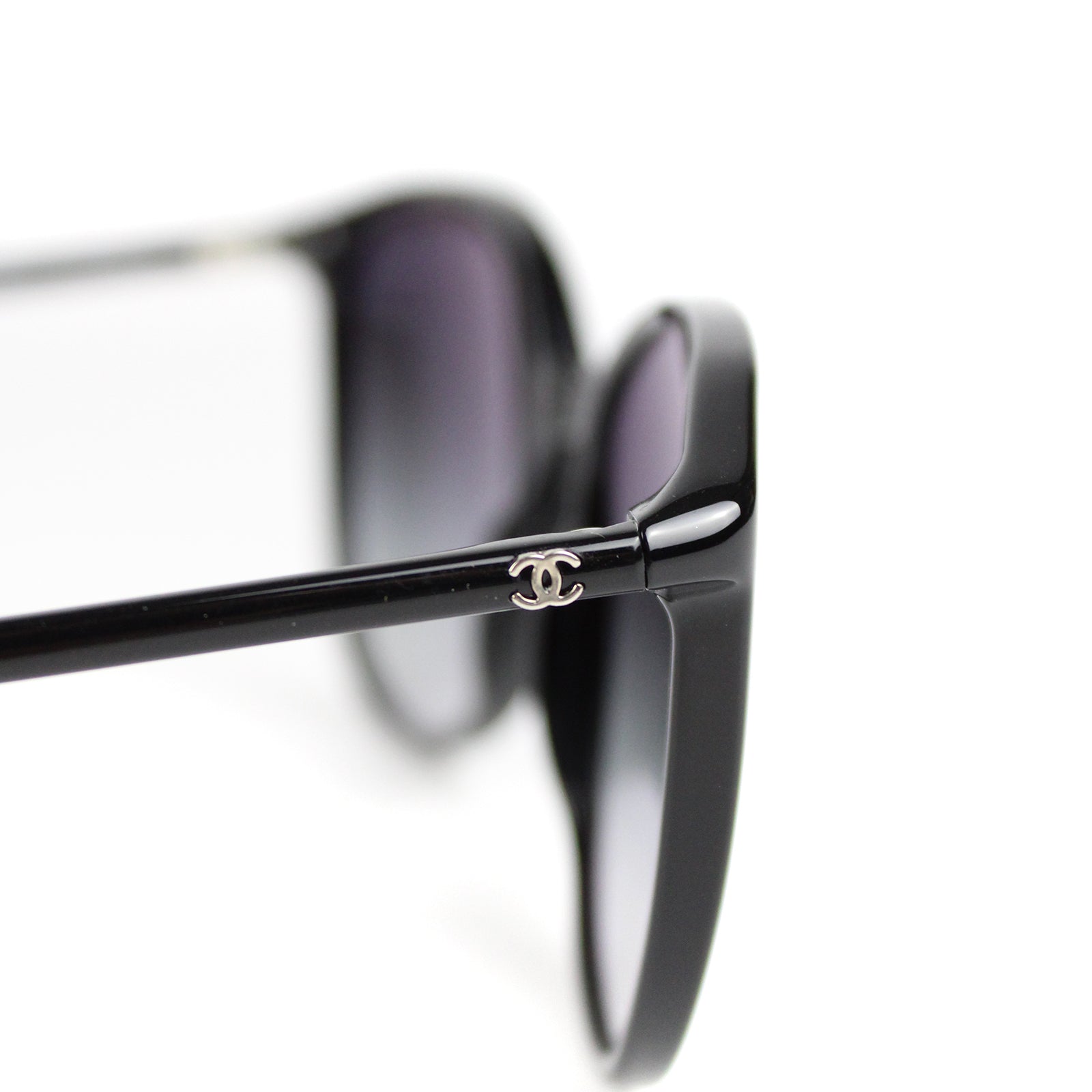 CHANEL - Lunettes de soleil