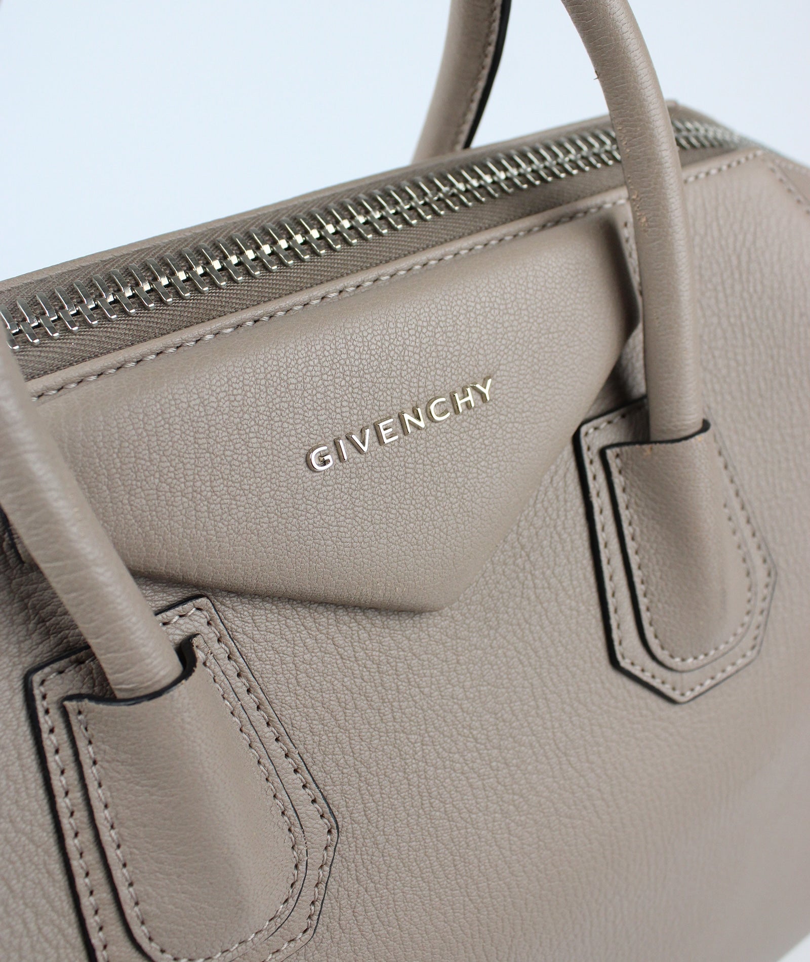 GIVENCHY Antigona