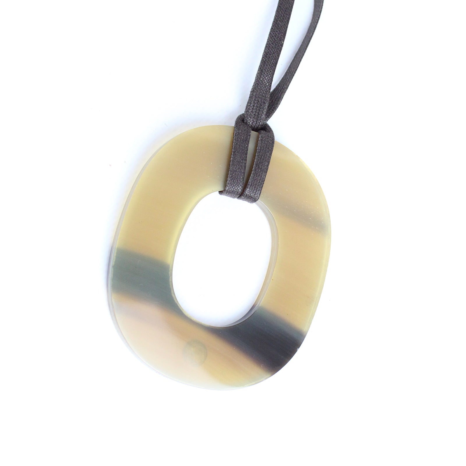 HERMÈS - Pendentif en corne