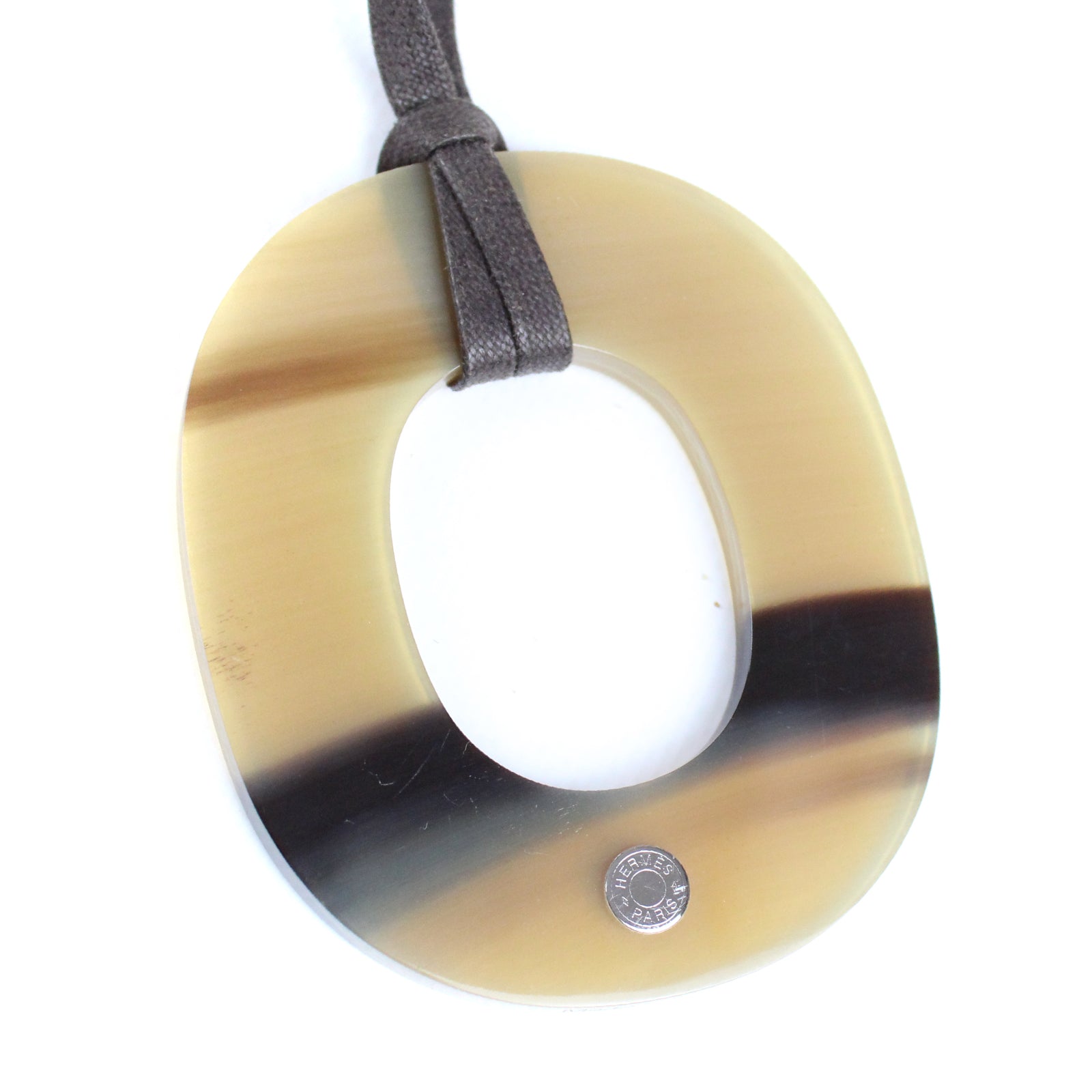 HERMÈS - Pendentif en corne
