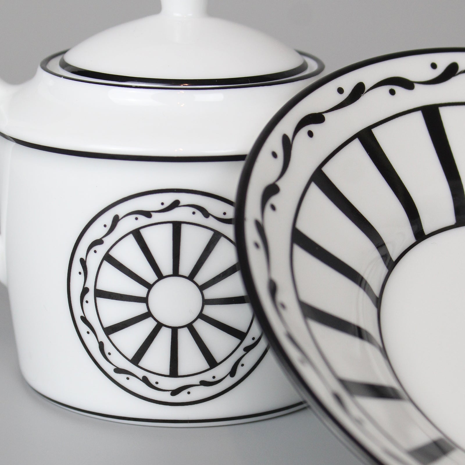 Monsieur Dior tableware set