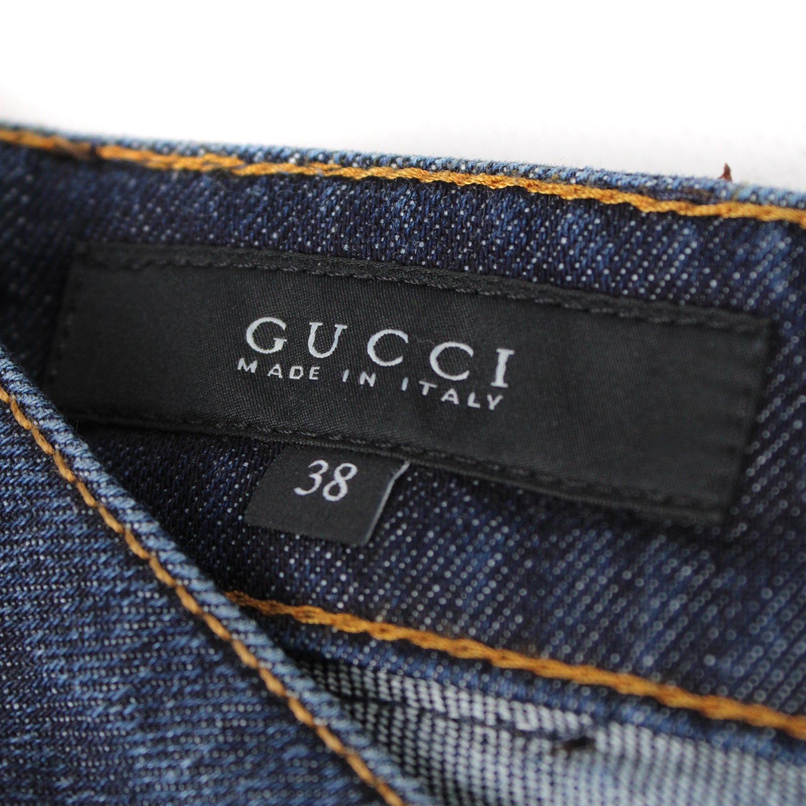 GUCCI - Jeans with chain (T38)