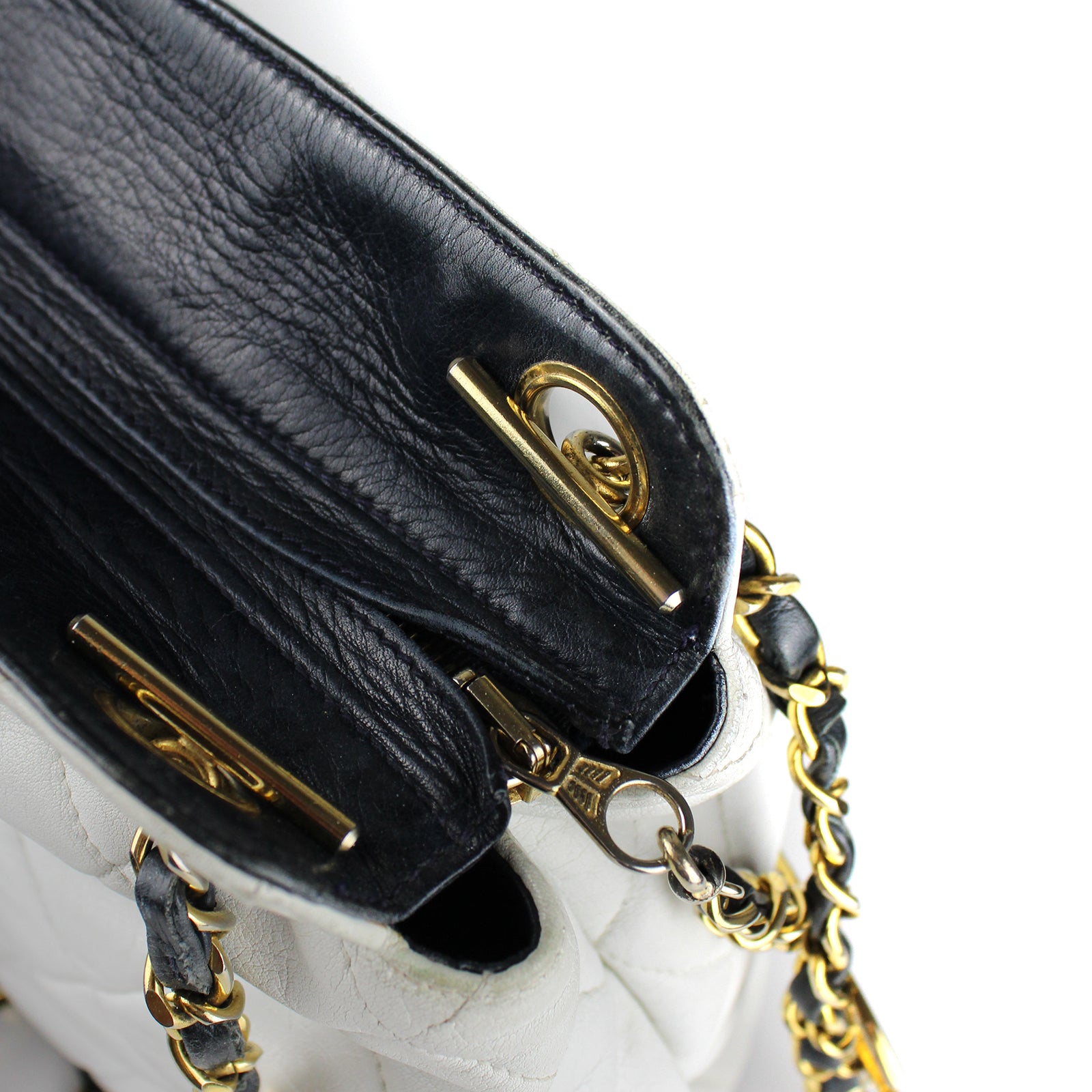 CHANEL - Sac cabas vintage avec breloque Chanel