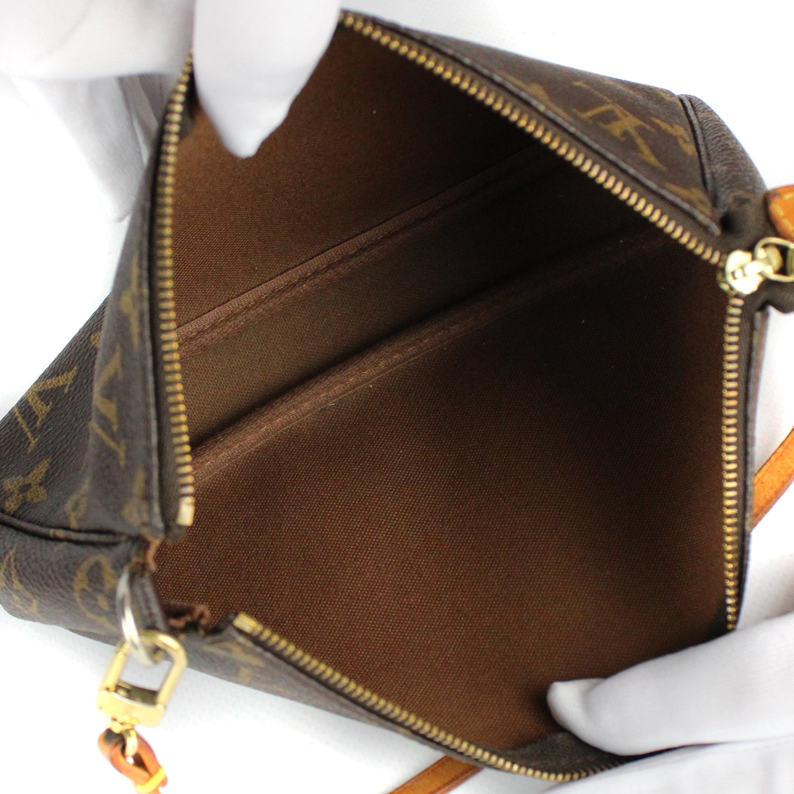 LOUIS VUITTON - Pochette Accessoires avec bandoulière