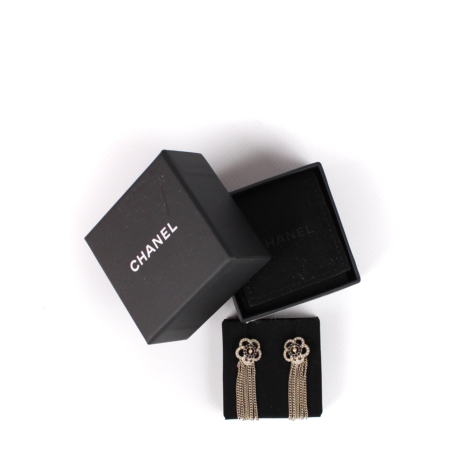 CHANEL - Boucles d'oreilles Camélia