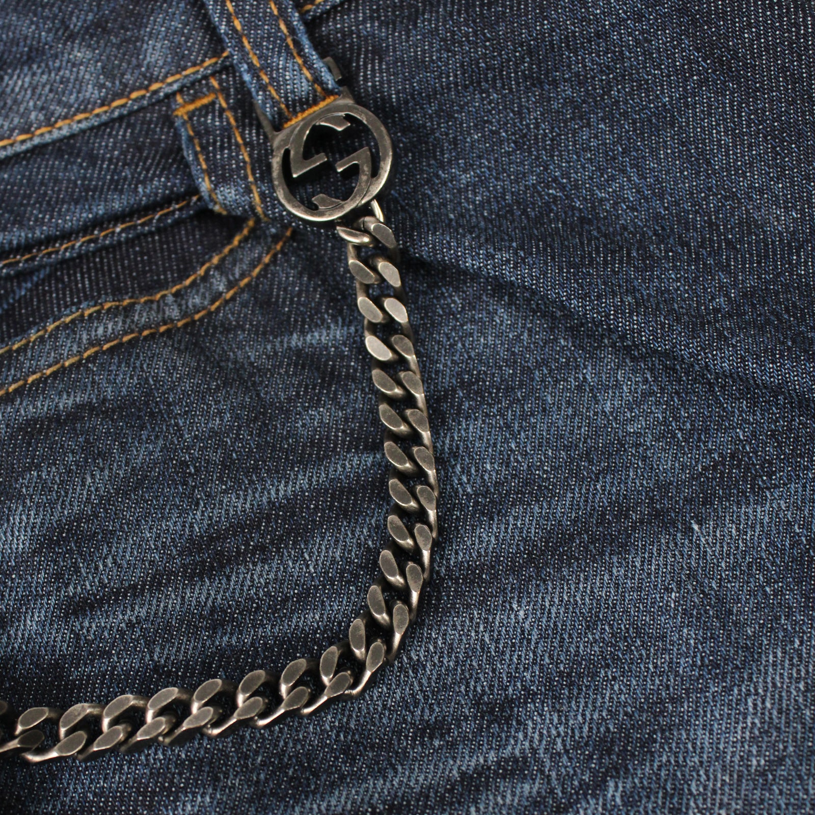 GUCCI - Jeans with chain (T38)