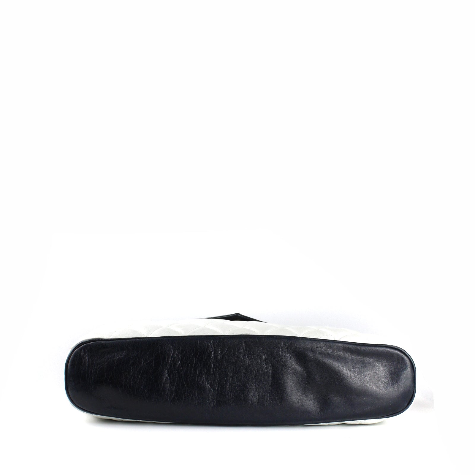 CHANEL - Sac cabas vintage avec breloque Chanel