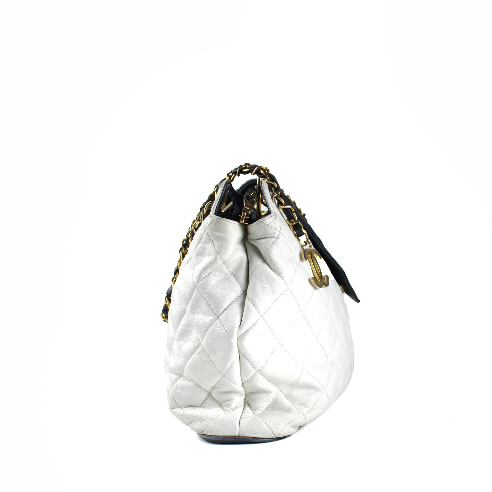 CHANEL - Sac cabas vintage avec breloque Chanel
