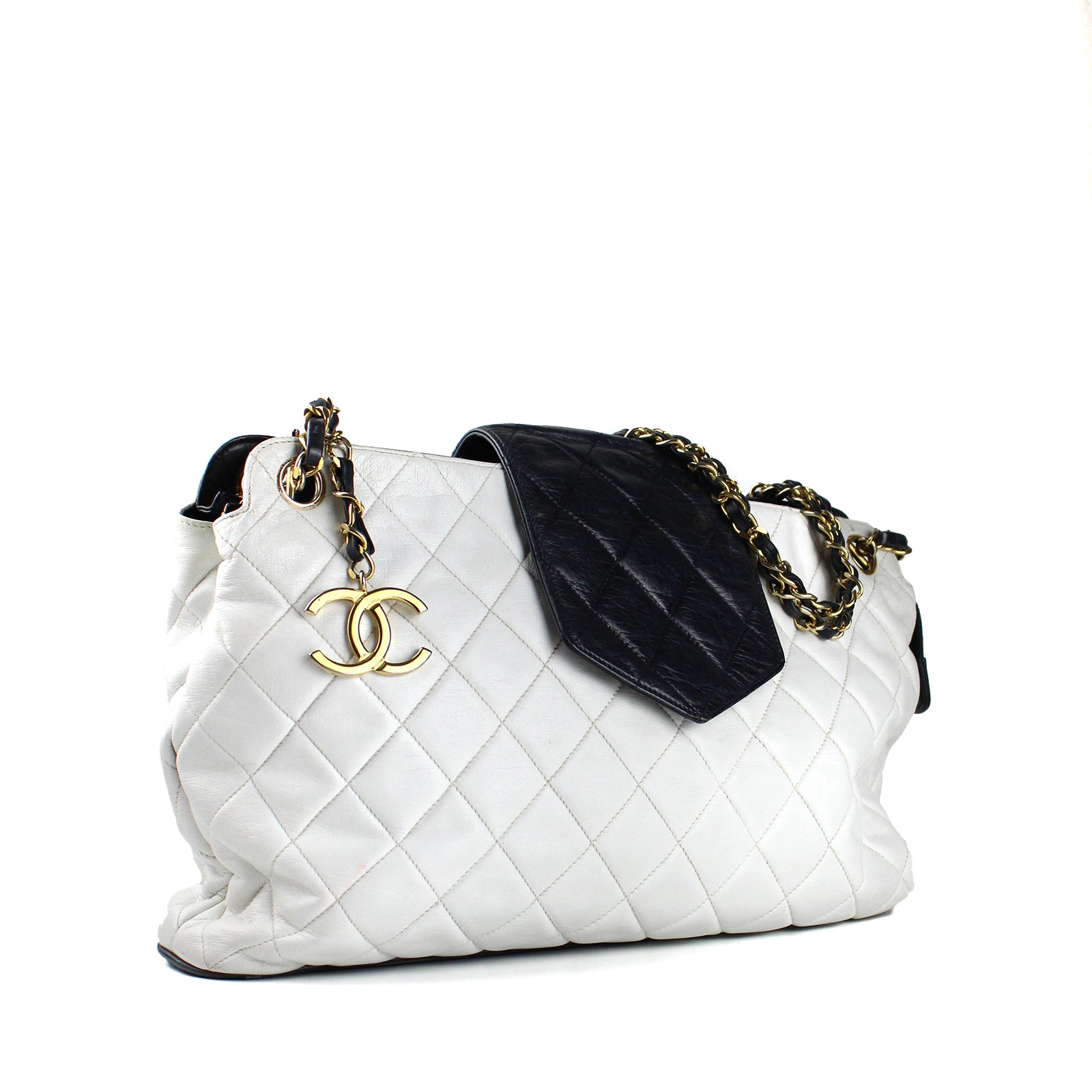 CHANEL - Sac cabas vintage avec breloque Chanel