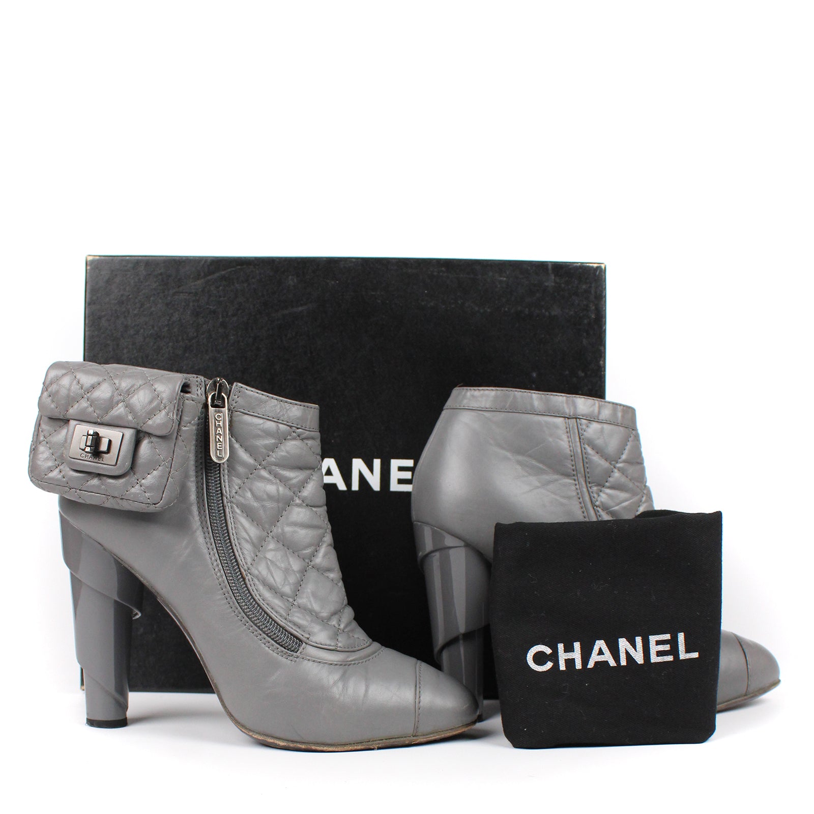 CHANEL - Pumps 2.55 (T38)